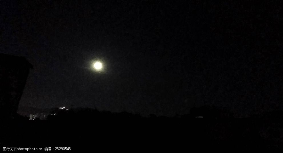 夜晚的月亮延时摄影