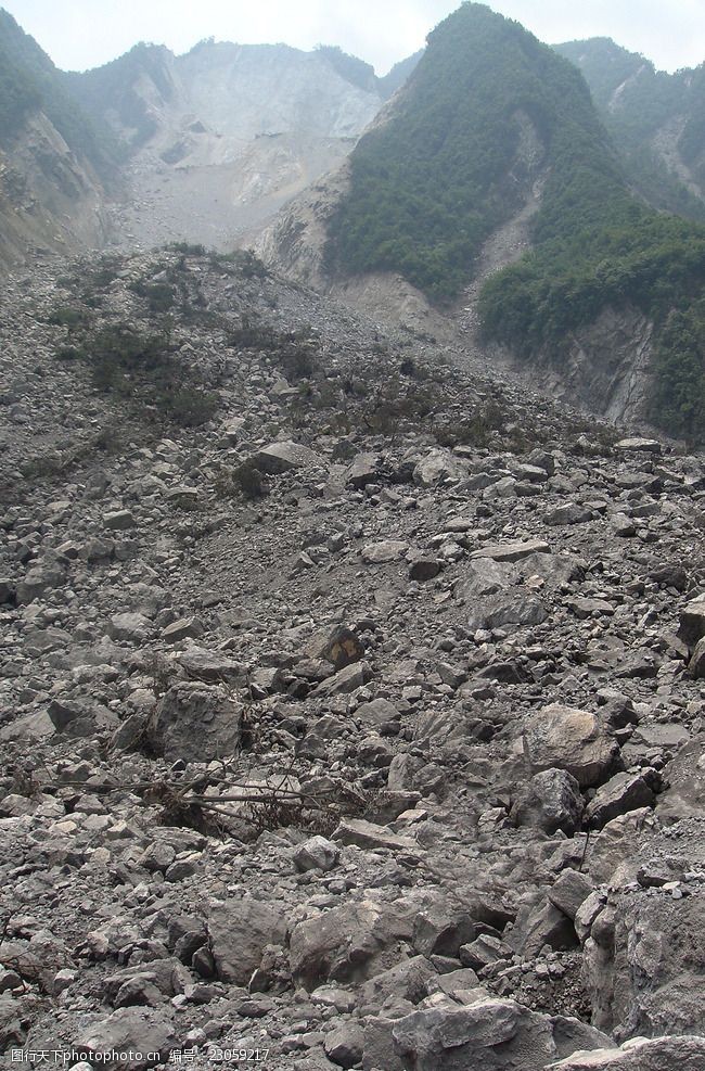 地震造成的山体滑坡