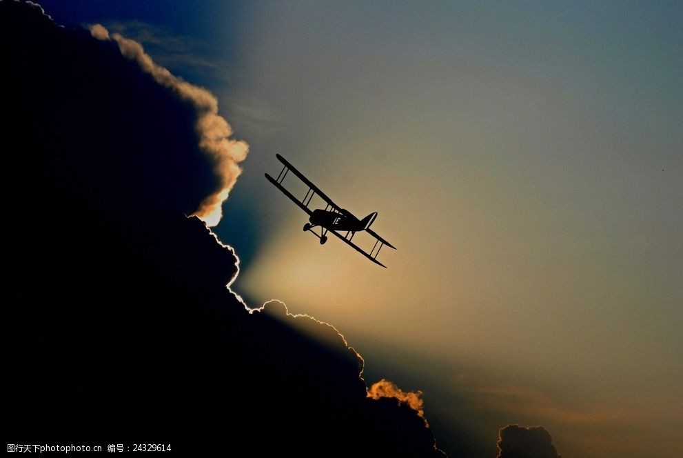 关键词:飞翔的飞机 飞机 飞翔 天空 高空 云朵 光晕 交通工具 摄影