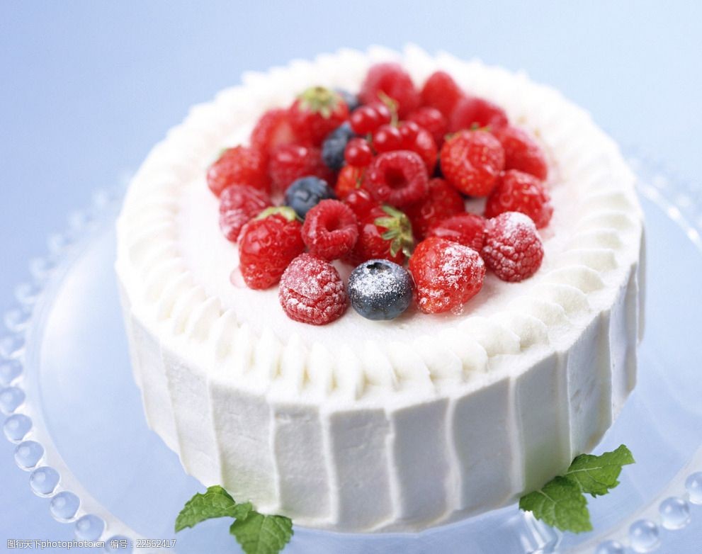 蓝莓树莓覆盆子蛋糕摄影图