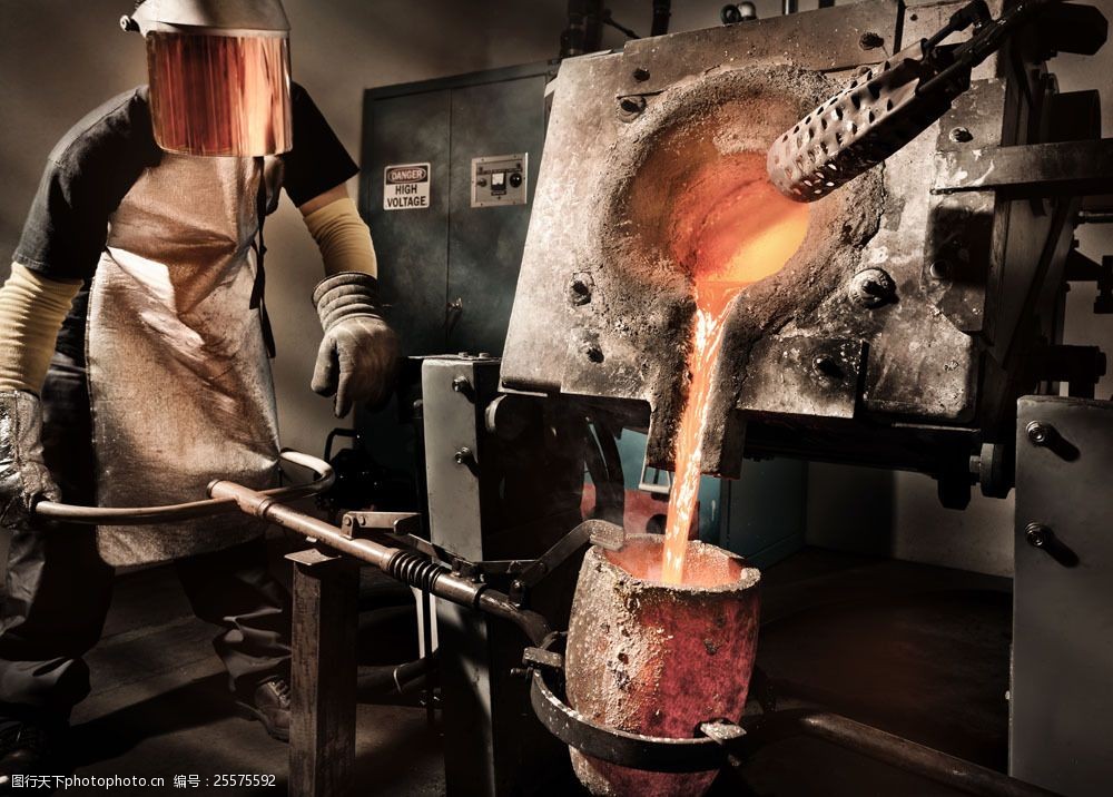 素材 钢铁生产 工业生产 工业科技 现代科技 正在工作的工人 炼铁厂