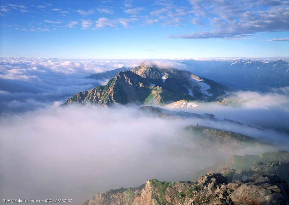 雄伟的山峰图片