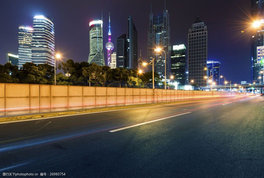 路灯城市高楼厦街道夜景图片