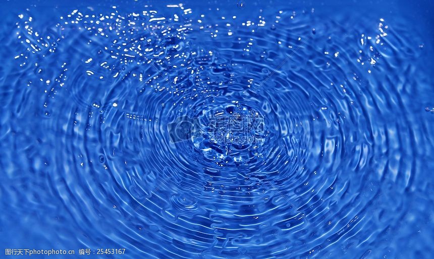 关键词:特写镜头下的水波纹 水波 水滴 波纹 滴落 蓝色 水光     红色