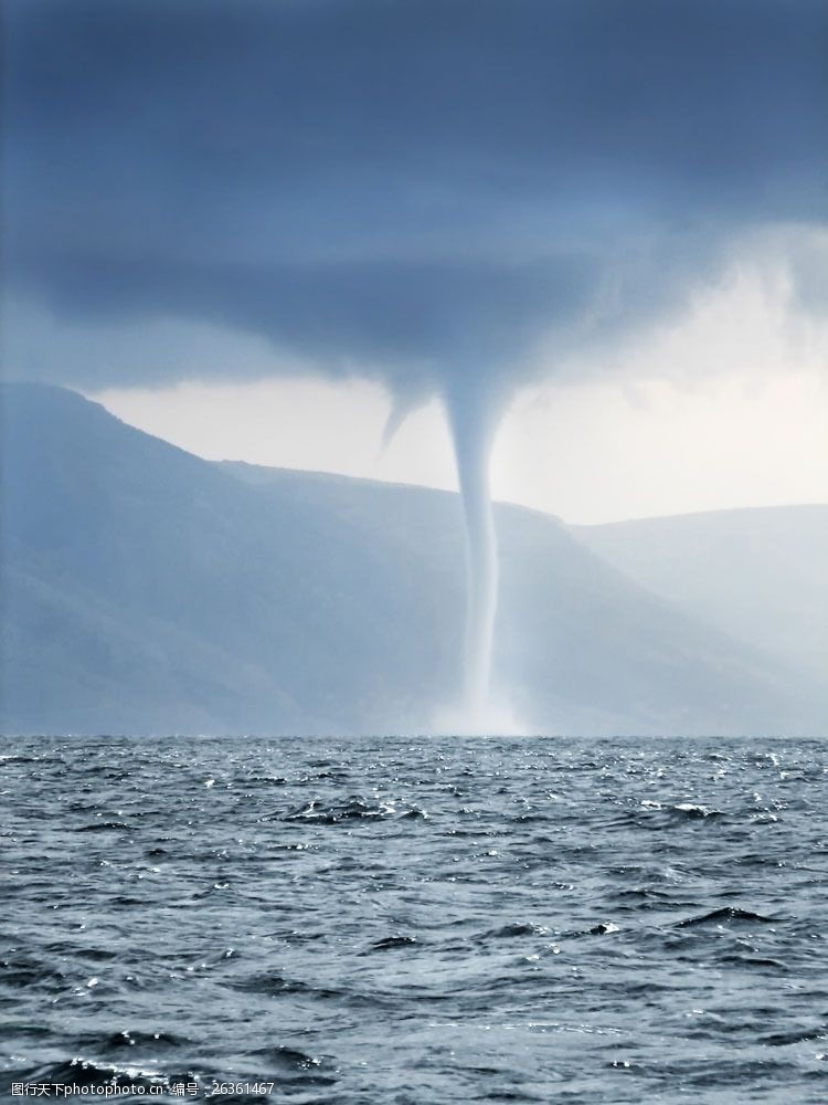 关键词:海面上的龙卷风图片素材 海面 大海 龙卷风 自然现象 自然灾害
