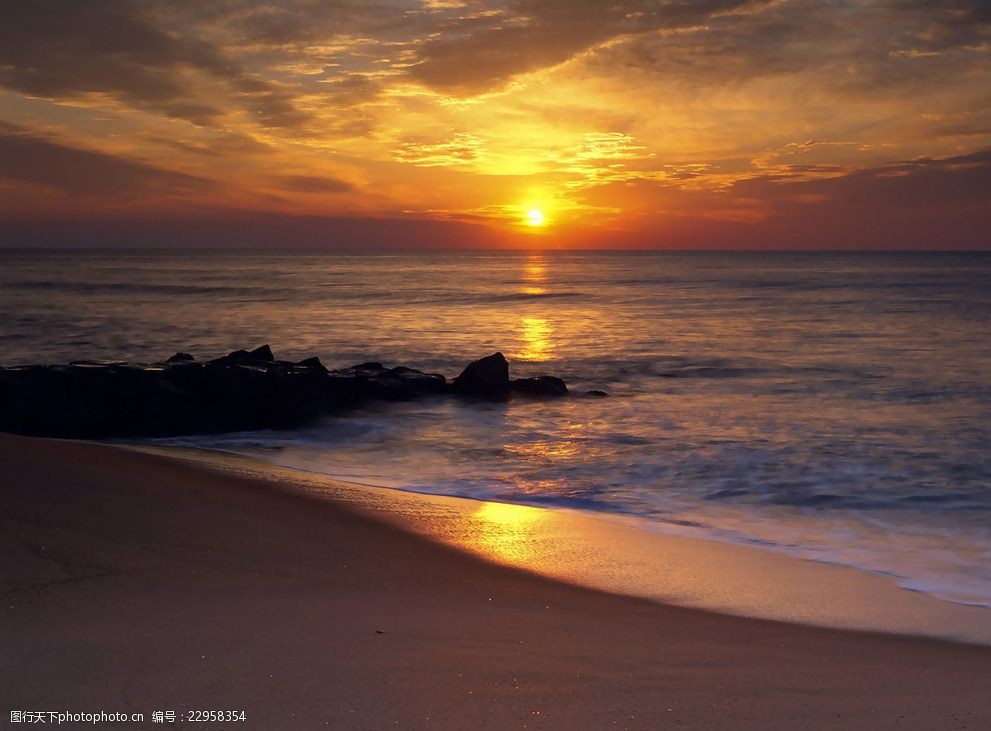 夕阳下的海洋