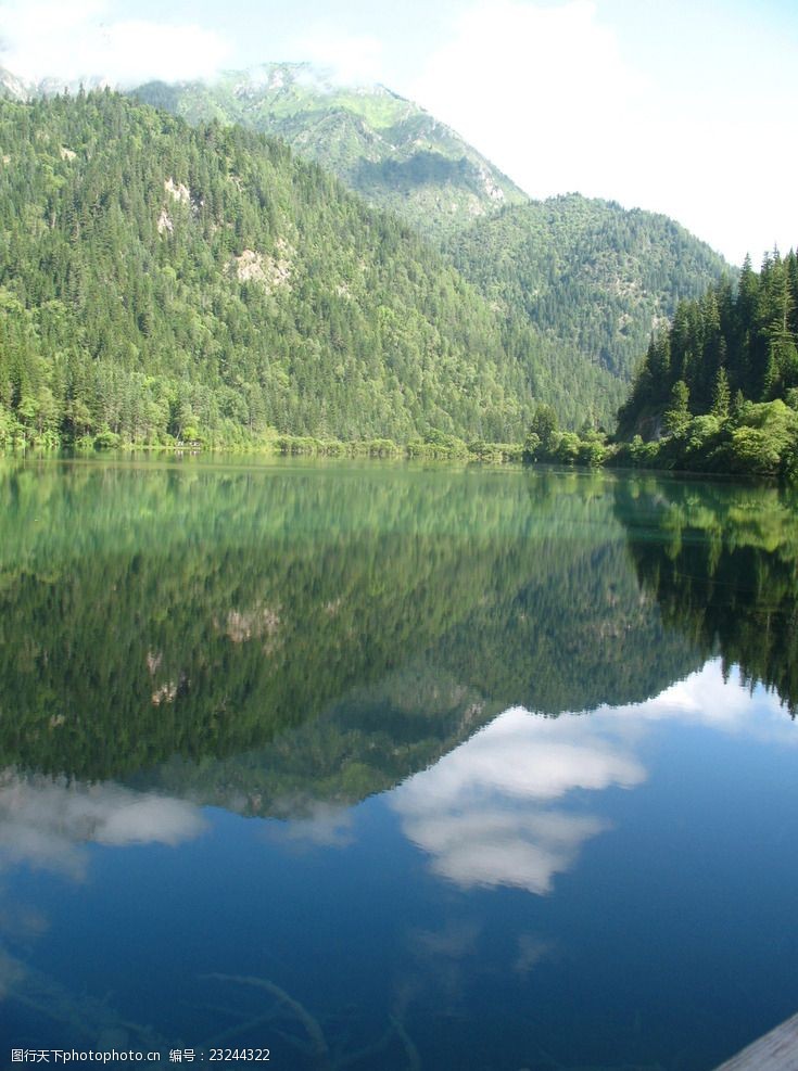 山林湖泊美景 美丽山林 湖泊 树 湖 湖水 林 摄影 自然景观 山水风景