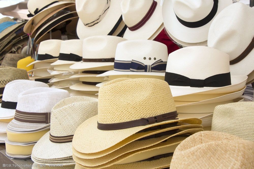 叠在一起的帽子图片