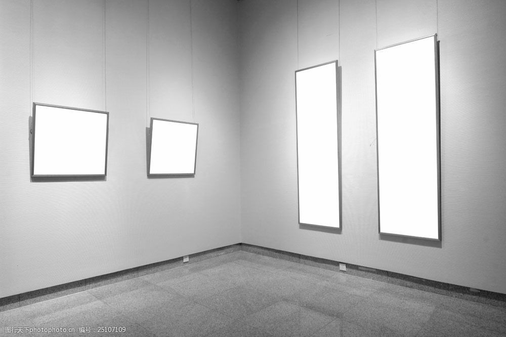 展览馆墙壁上的空白展板图片