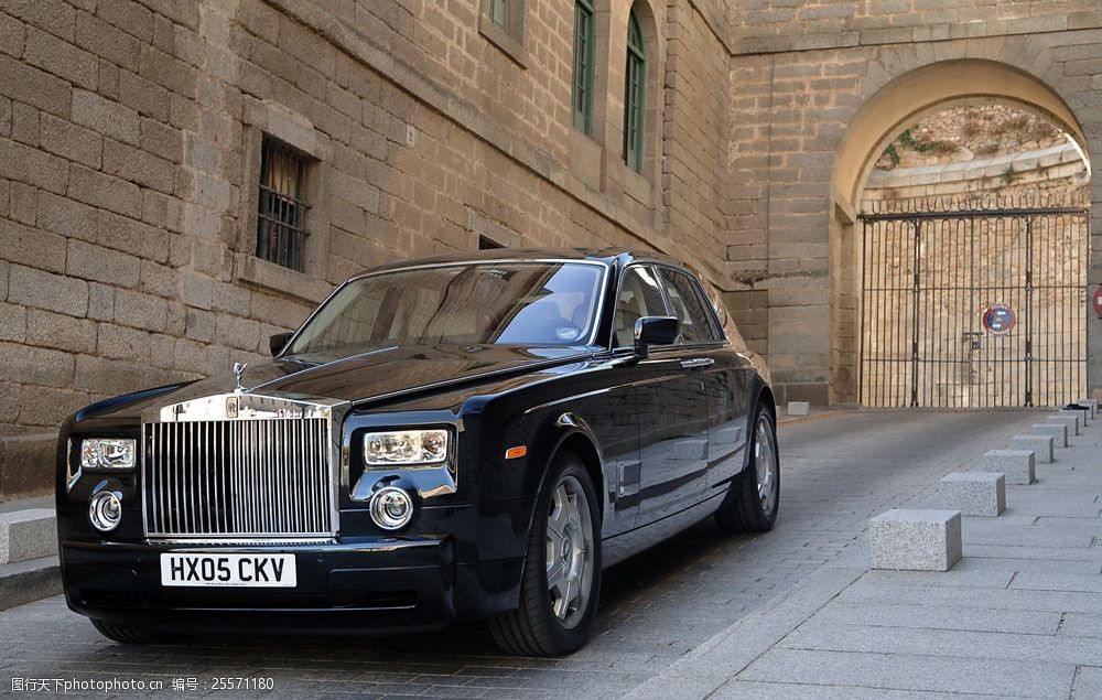 黑色高档轿车图片