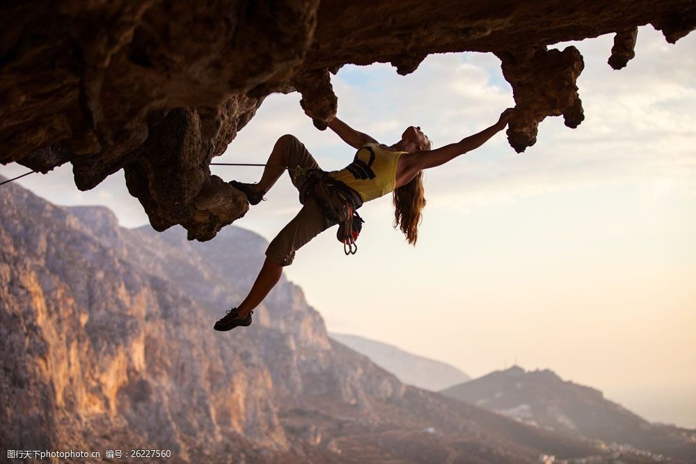 关键词:勇敢攀岩的美女图片素材 登山运动 户外运动 探险 旅行 山峰