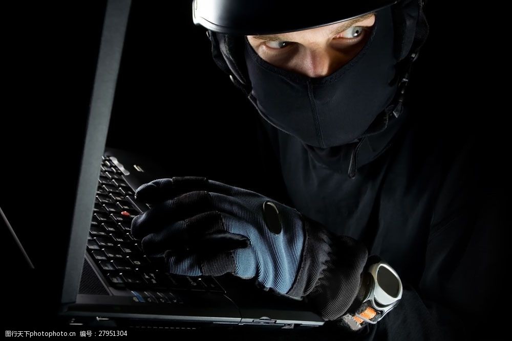 蒙面的神秘人盗取电脑文件图片