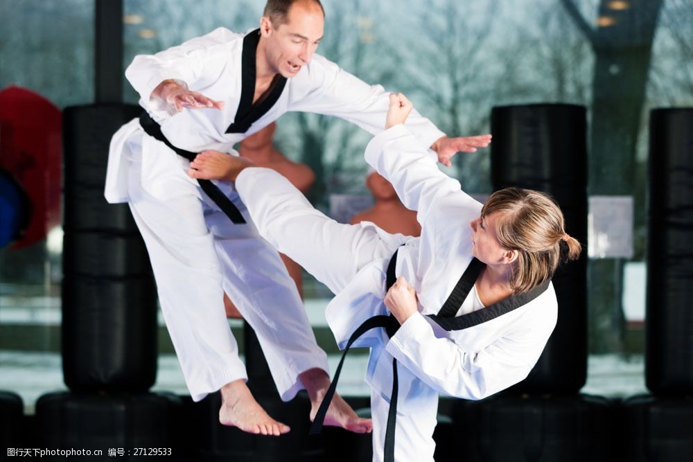 比武的男女图片