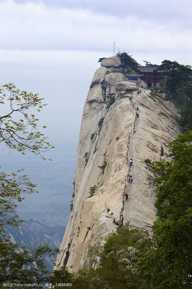 华山苍龙岭石阶图片