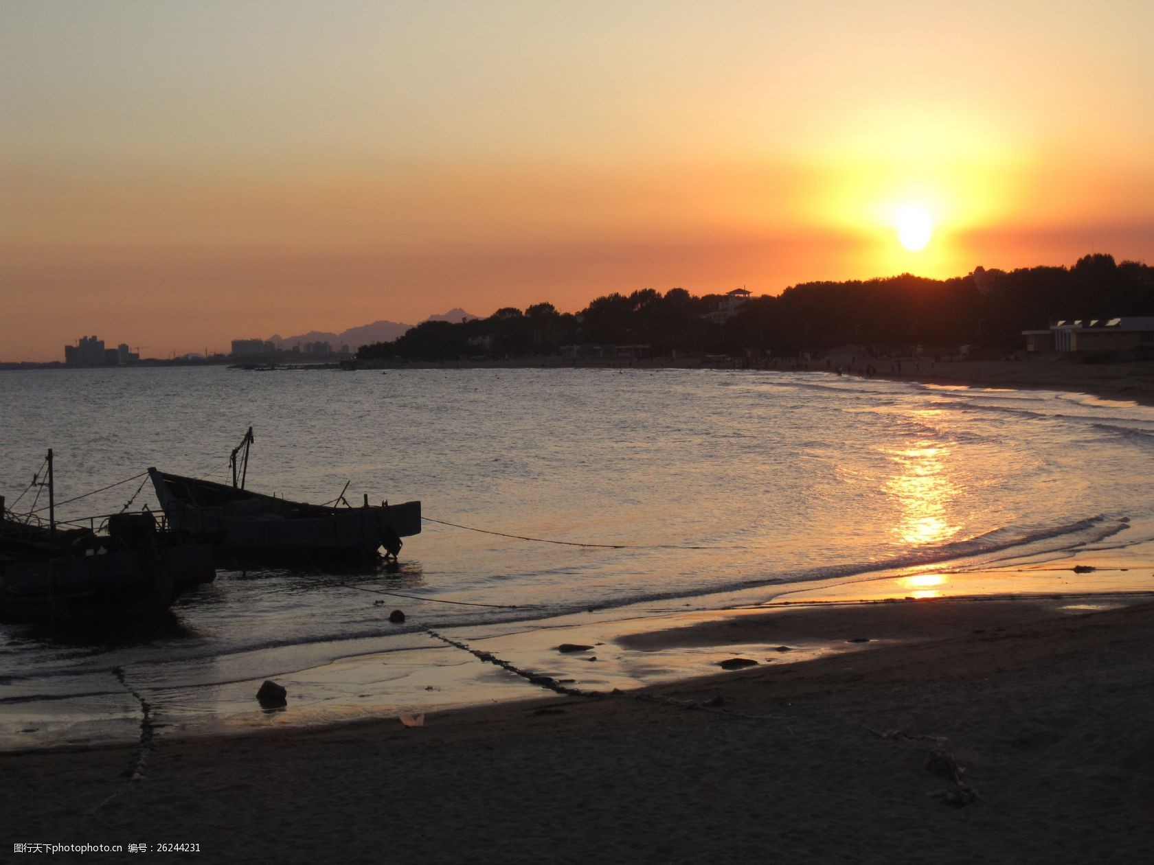 關鍵詞:日落海邊圖片素材 漁船 夕陽 海邊 沙灘 落日 大海圖片 風景