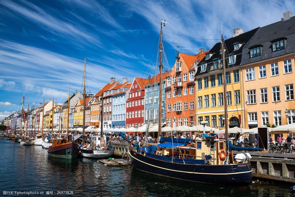 海边的彩色城市建筑图片