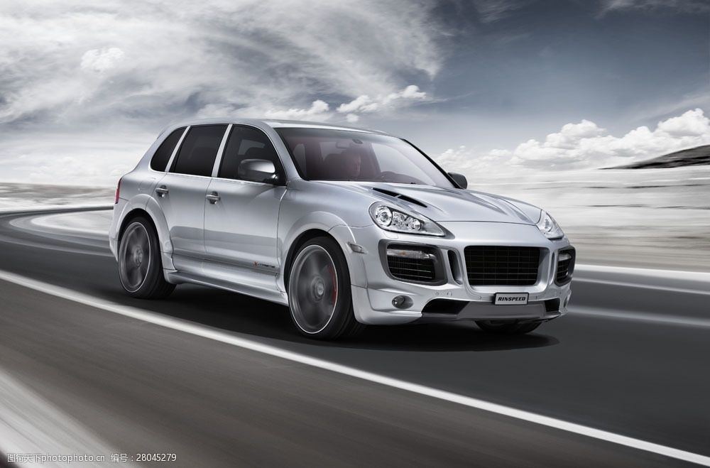 道路上奔跑的汽车图片