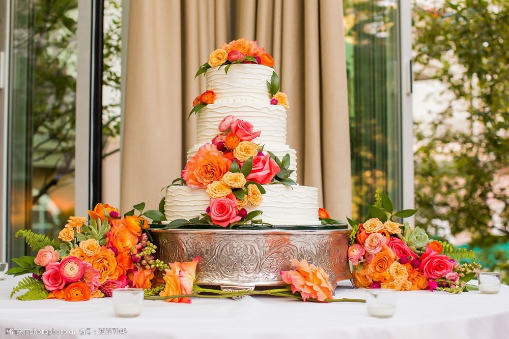 关键词:婚礼蛋糕与鲜花图片素材 婚礼蛋糕 鲜花摄影 花朵 花卉 新婚