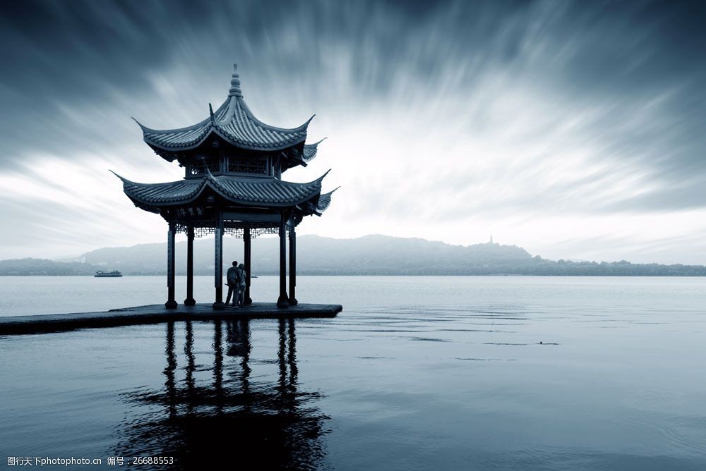 湖泊上的亭子图片