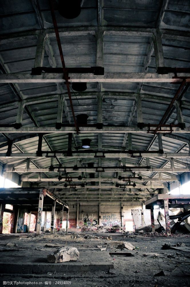 废弃后的厂房图片
