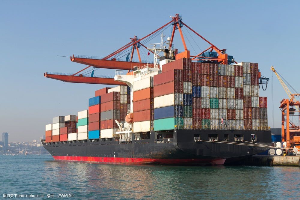 海面上的货轮图片素材 海面 货轮 货物 塔吊 运输 汽车图片 现代科技