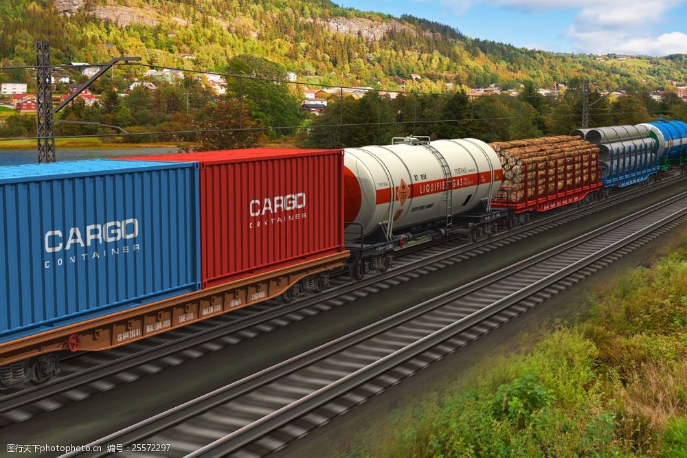 行驶的运货火车图片