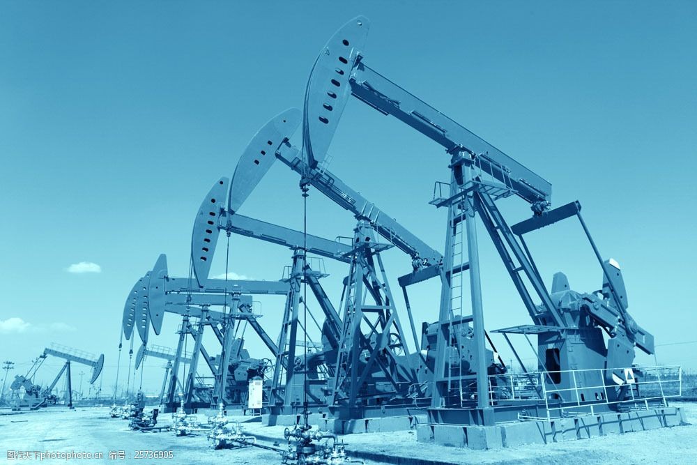 关键词:抽油机摄影图片素材 石油 石油开采 石油基地 石油井架 抽油机