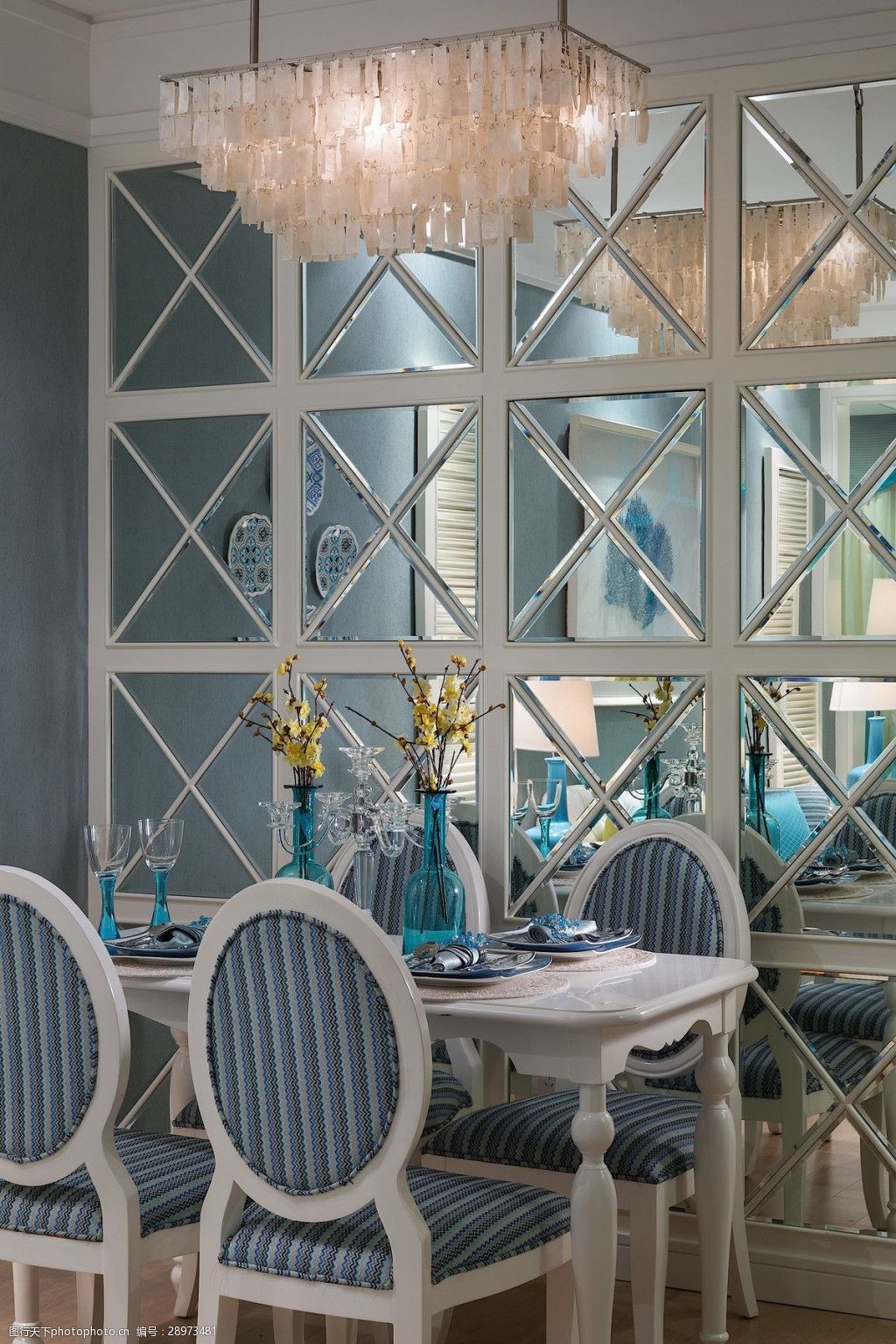 简约风室内设计餐厅镜子背景墙效果图